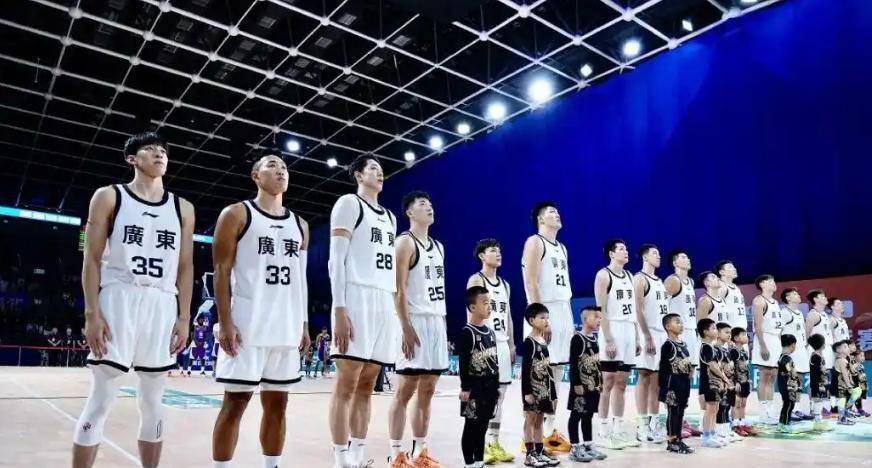 包含加时末段广厦男篮调整名单以备欧篮联，外线爆发环节打磨，更衣室稳定，控场能力受关注的词条