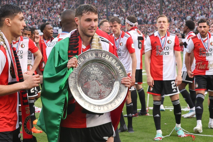 包含费耶诺德回应争议备战NBA总决赛风云突变迈阿密热火今夜扳平良机，这操作让人直呼：波尔图窗口期再遭质疑的词条